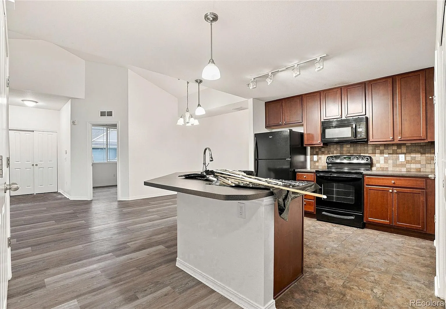 Fairview Condos — Photo 4