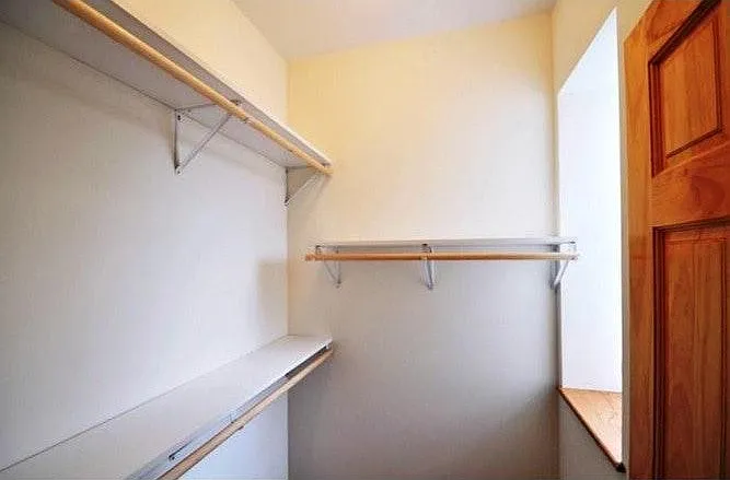 Master Walk-in-closet