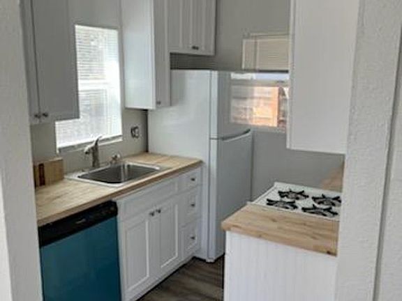 3rd image of 412 S Lowell Blvd APT 1