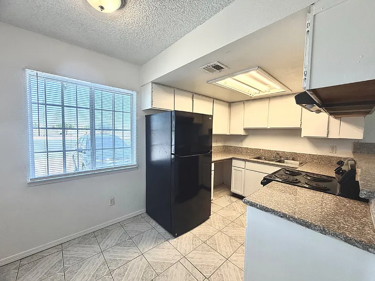 3427 E Cheyenne Ave #A — Photo 21