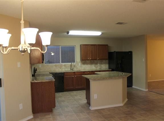 3rd image of 909 Dove Meadows Dr