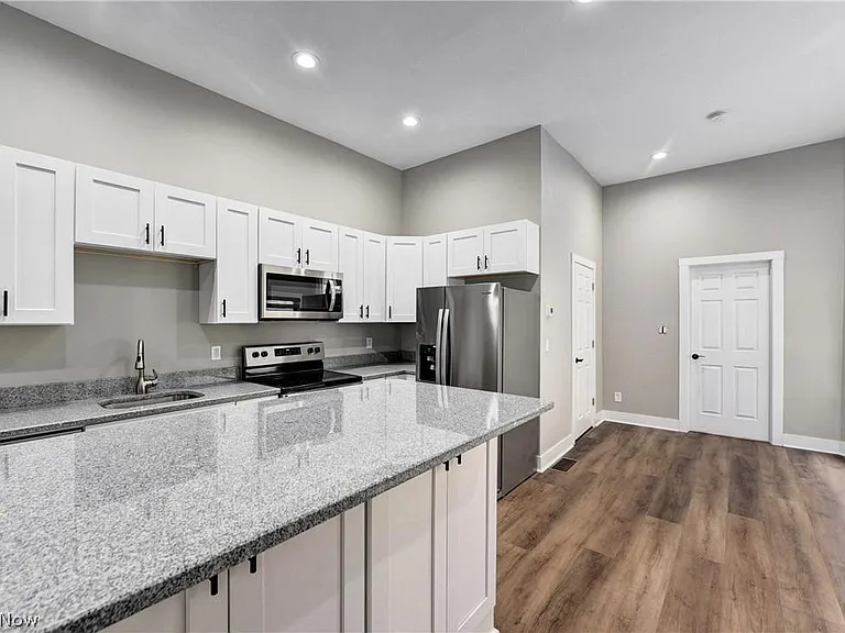 6014 Franklin Blvd #1 — Photo 9