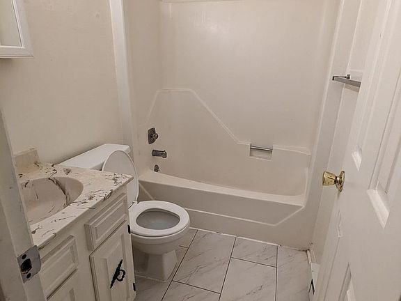4th image of 17 Hinton Ct #6