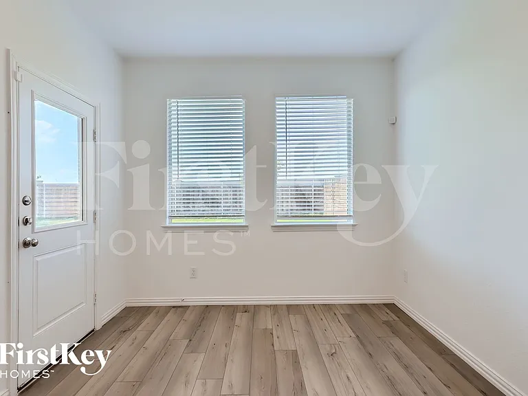 212 Wyndemere Ln — Photo 12