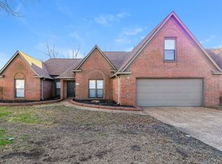 8901 Raspberry Ln, Cordova, TN 38016