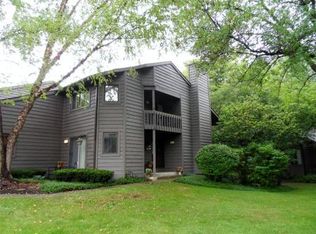 34 Lakewood Cir, Saint Charles, IL 60174