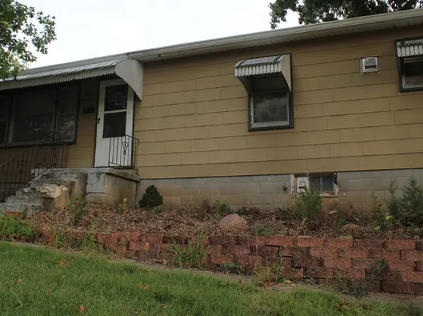 1030 Quincy St, Leavenworth, KS 66048