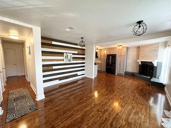 4th image of 1061 Beechwood Dr