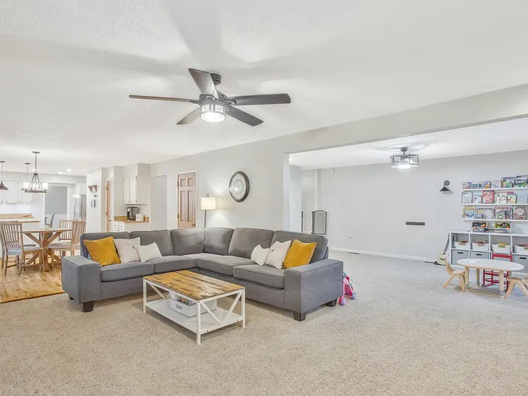 8300 Venture Dr — Photo 13