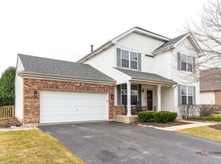 3095 Farmington Dr, Lindenhurst, IL