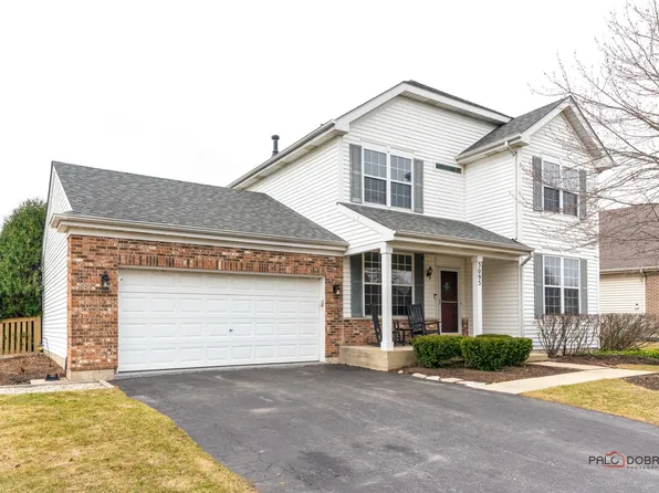 3095 Farmington Dr, Lindenhurst, IL 60046