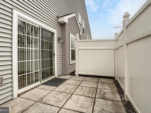 5th image of 87 Courtyard Dr