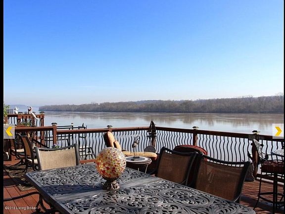 Cantilevered Lower Deck