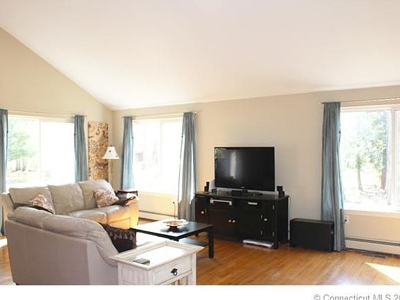 4th image of 65 S Stonybrook Dr