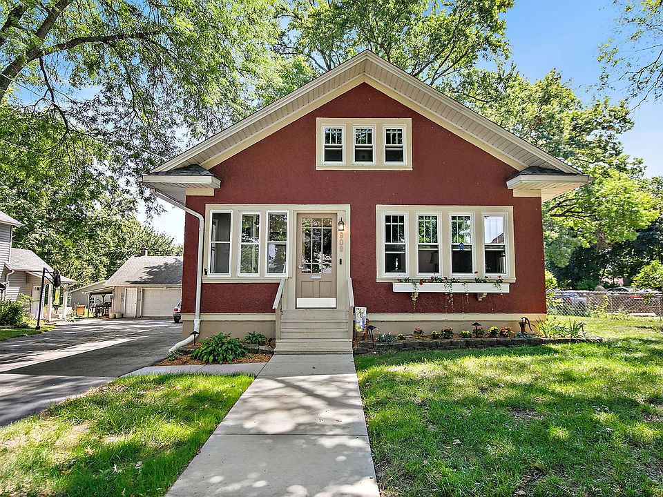 1st image of 909 Augusta Ave