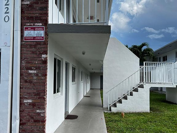 5th image of 2220 Madison St APT 3