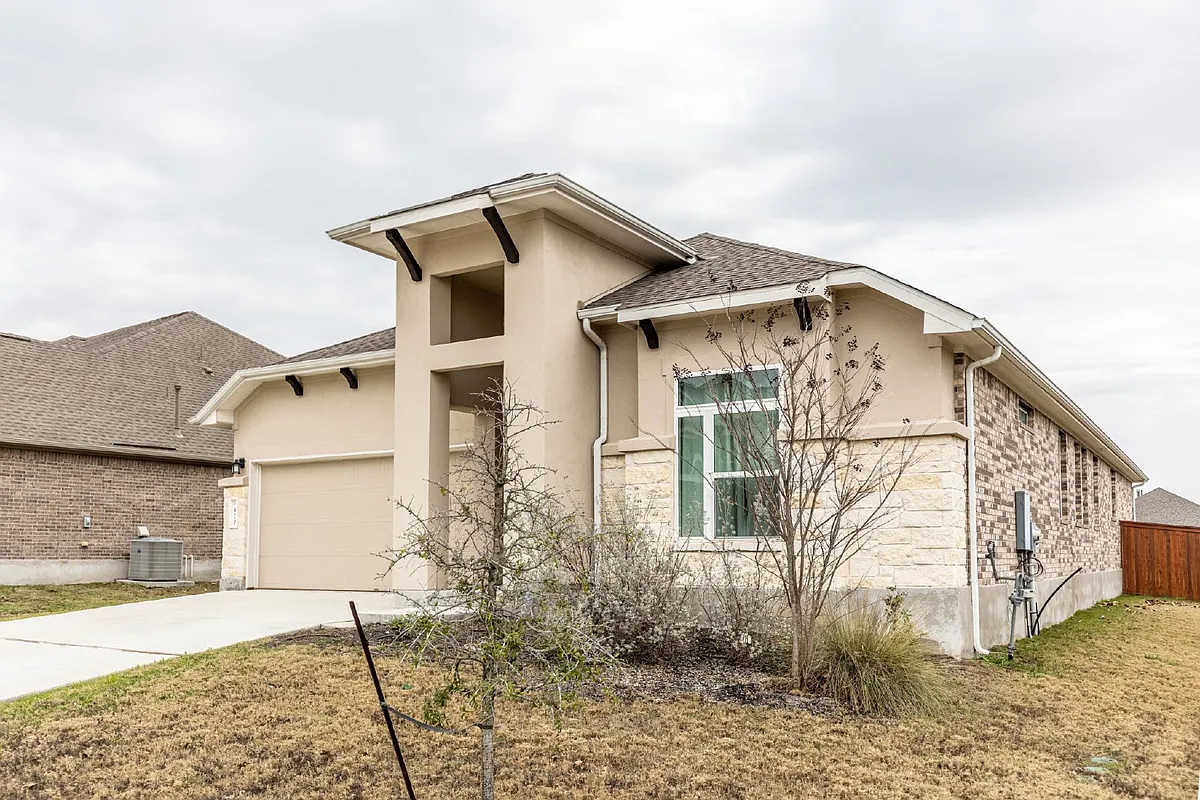 Building Photo - 920 Foxbrook Way