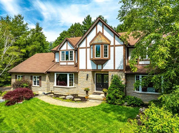 1 Kusins Ct, Hamilton, ON L9H 6Z4