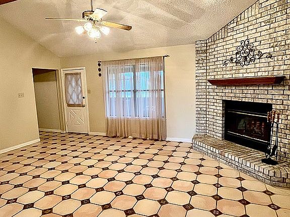 3rd image of 1020 Cricket Ln
