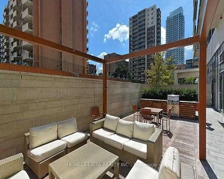 70 Roehampton Ave #1914 — Photo 16