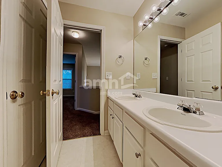 916 Bendleton Dr — Photo 14