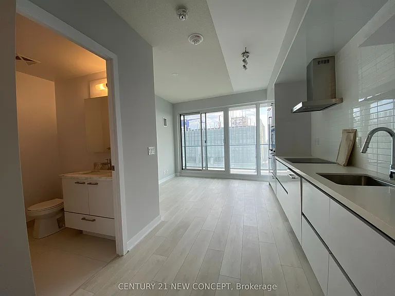 2221 Yonge St #5006 — Photo 4