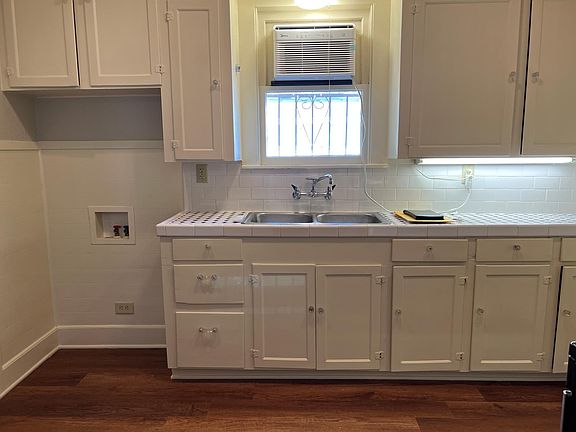 4th image of 2443 E Houston St #2443