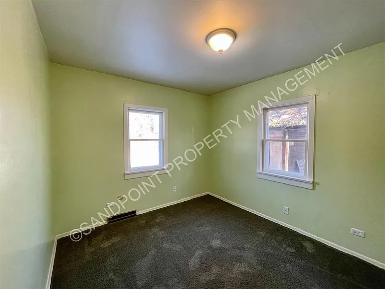 920 Larch St — Photo 16