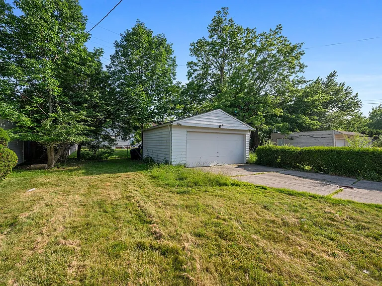 26900 Forestview Ave — Photo 25