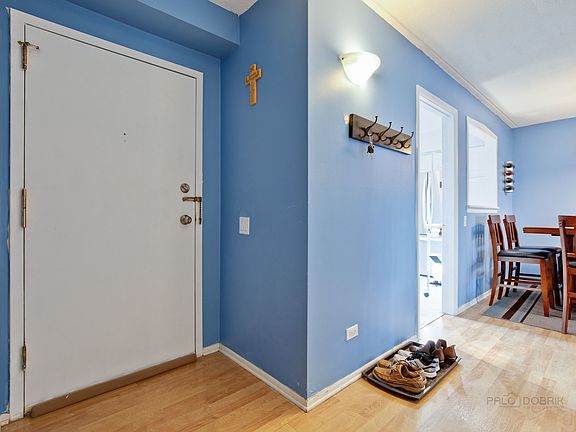 3rd image of 423 Elm St APT 5C