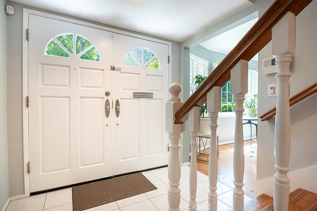 4 bed, 2.5 bath, 2701 sqft, $10,000 — Photo 4