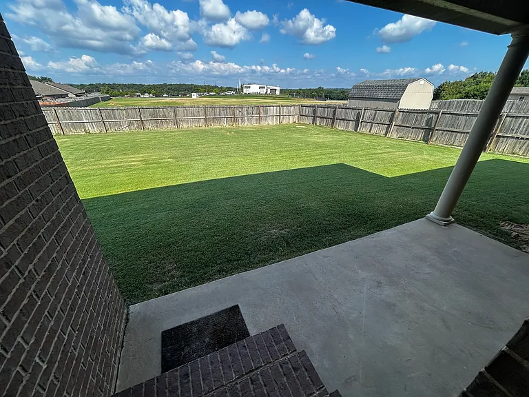 901 Greenwood Dr — Photo 12