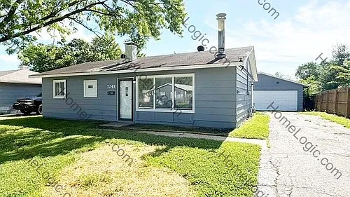 3245 Chrysler St Photo 1