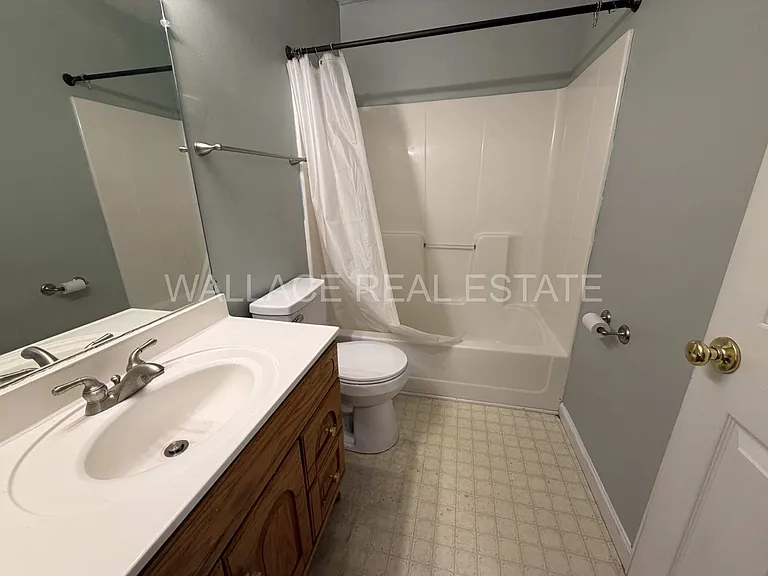 3175 Dutch Valley Rd — Photo 8