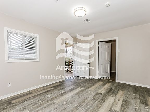 1097844_005_wm_-_living_room_13570380.jpg
