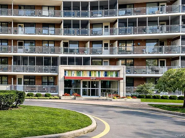 61-61 153rd St #17A, Flushing, NY 11367