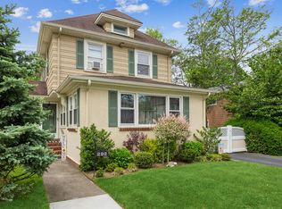 292 E Chester St, Valley Stream, NY 11580