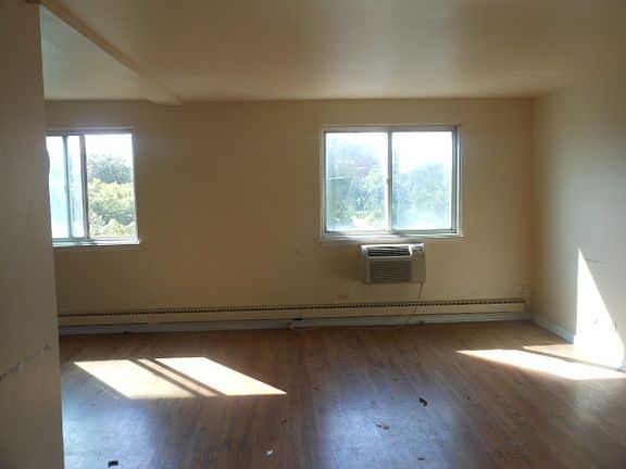 2nd image of 2772 E 75th St #S4j
