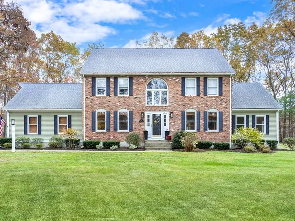 4 Jackson Cir, Franklin, MA 02038