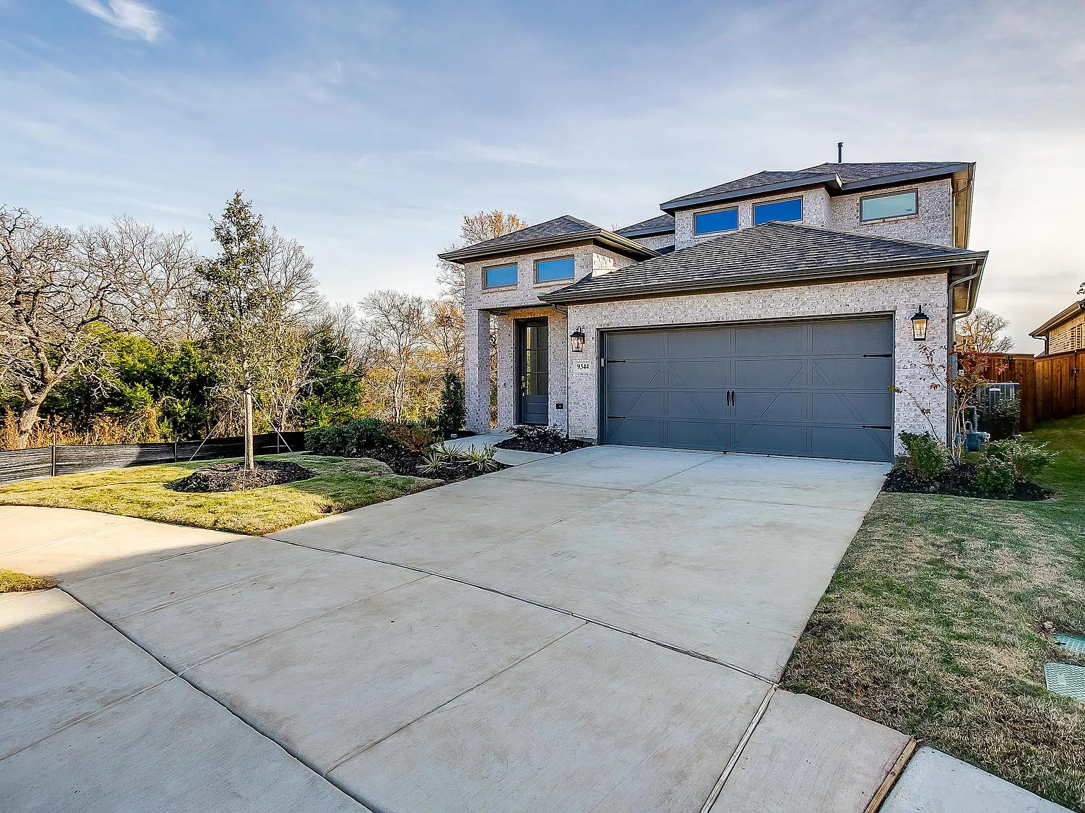 4 bed, 2500 sqft, $2,900 — Photo 2