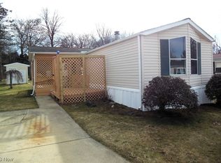 6392 Autumn Ridge Dr, Madison, OH 44057