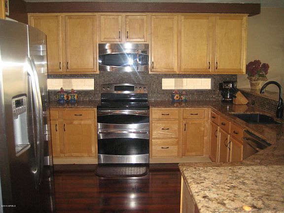 5th image of 1054 E Sheffield Ave