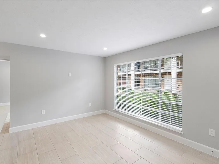 2201 Fountain View Dr #47 — Photo 4