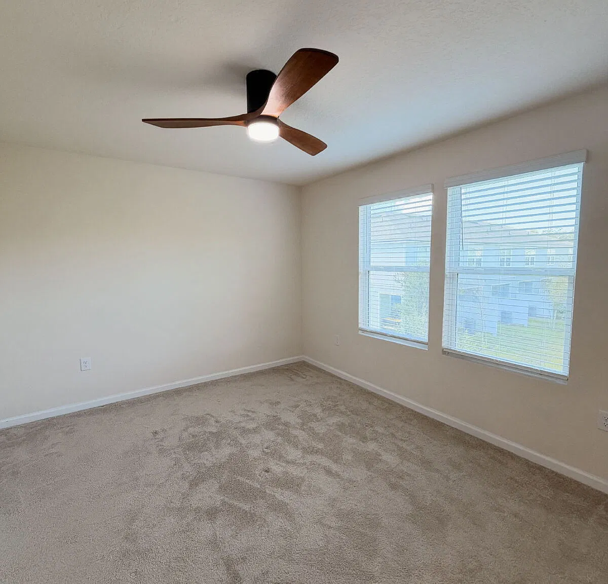 3 bed, 2.5 bath, 1338 sqft, $1,800 — Photo 4