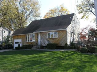 26 Walton St, Brentwood, NY 11717