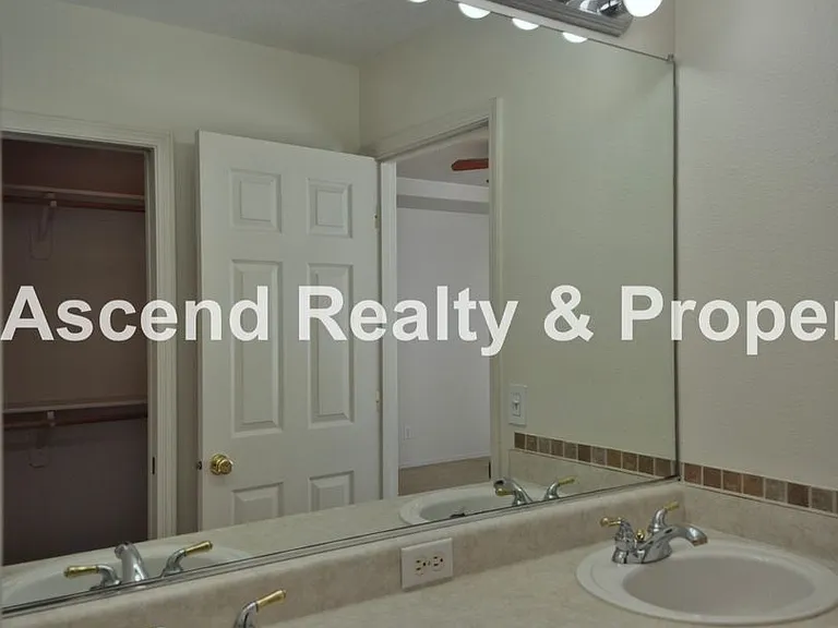 6443 NW Krislynn Ter — Photo 18