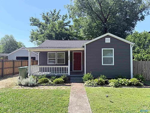 1224 Halsey Ave NE Photo 1