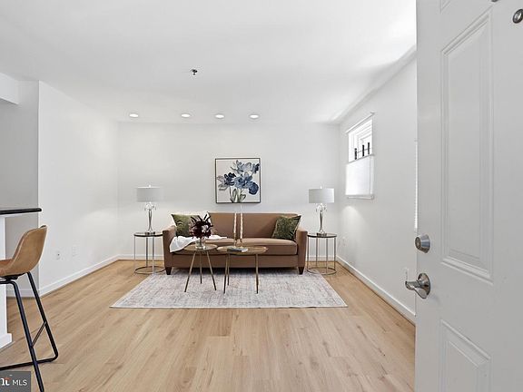4th image of 1512 Marion St NW APT 101