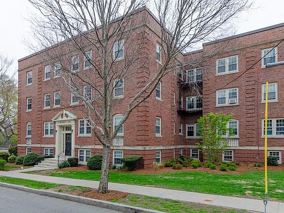 2nd image of 6 Presidents Ln Unit 13
