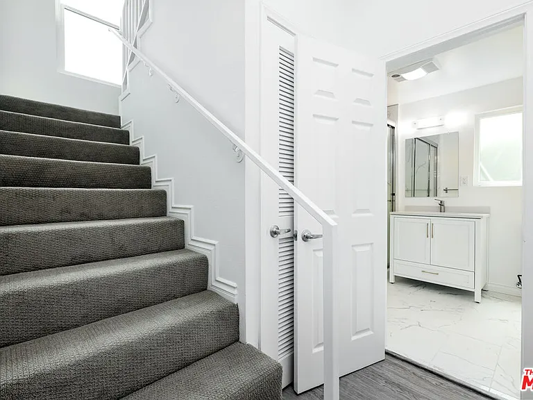 8718 Rosewood Ave — Photo 29